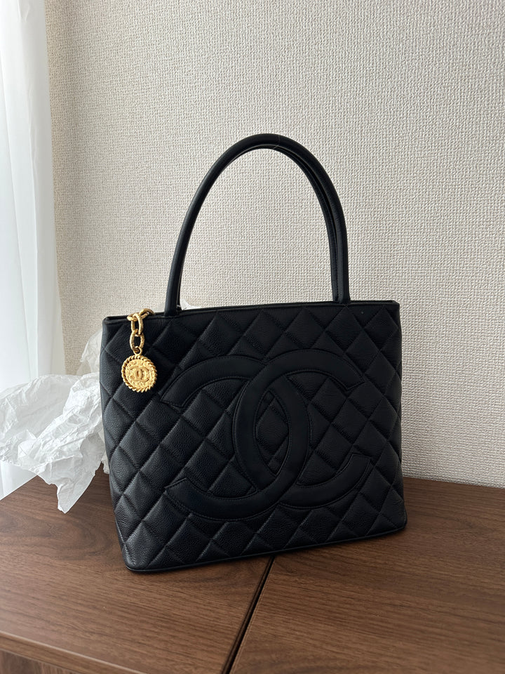 Chanel “Silver Coin Hilton” Tote🖤 | Caviar Leather Classic Elegance ✨
