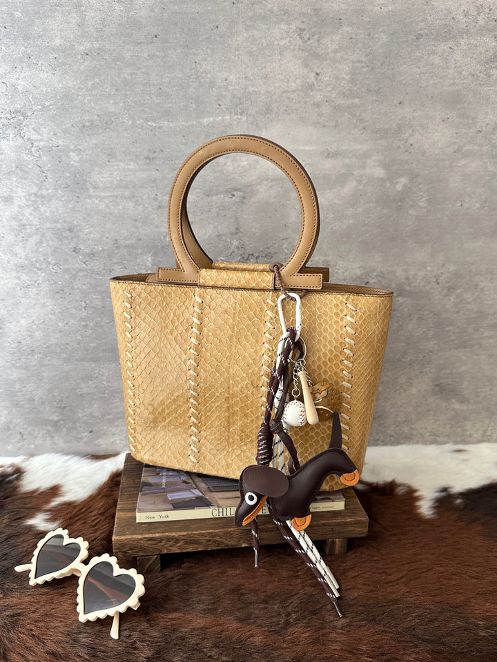 Ferragamo Snakeskin Top Handle Bag 💛｜Circular Handles × Contrast Stitching × Compact Capacity