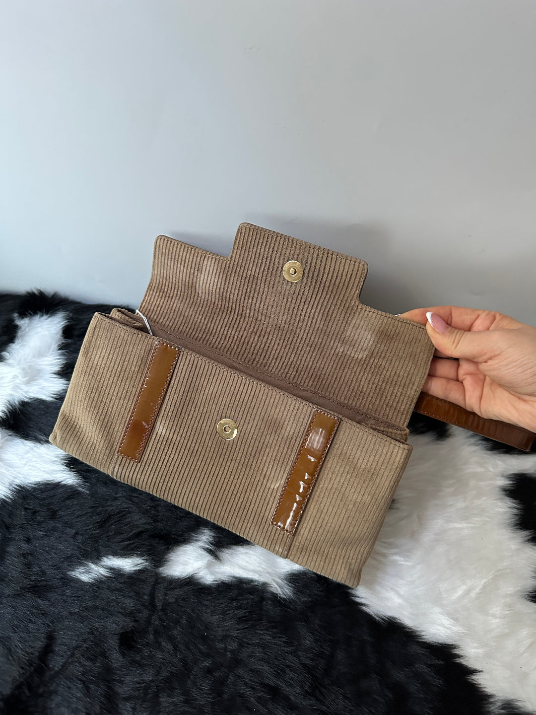 BVLGARI Caramel Corduroy & Patent Leather Shoulder Bag 🤎🍮｜Corduroy Mix × Patent Leather Trim × Compact Chic