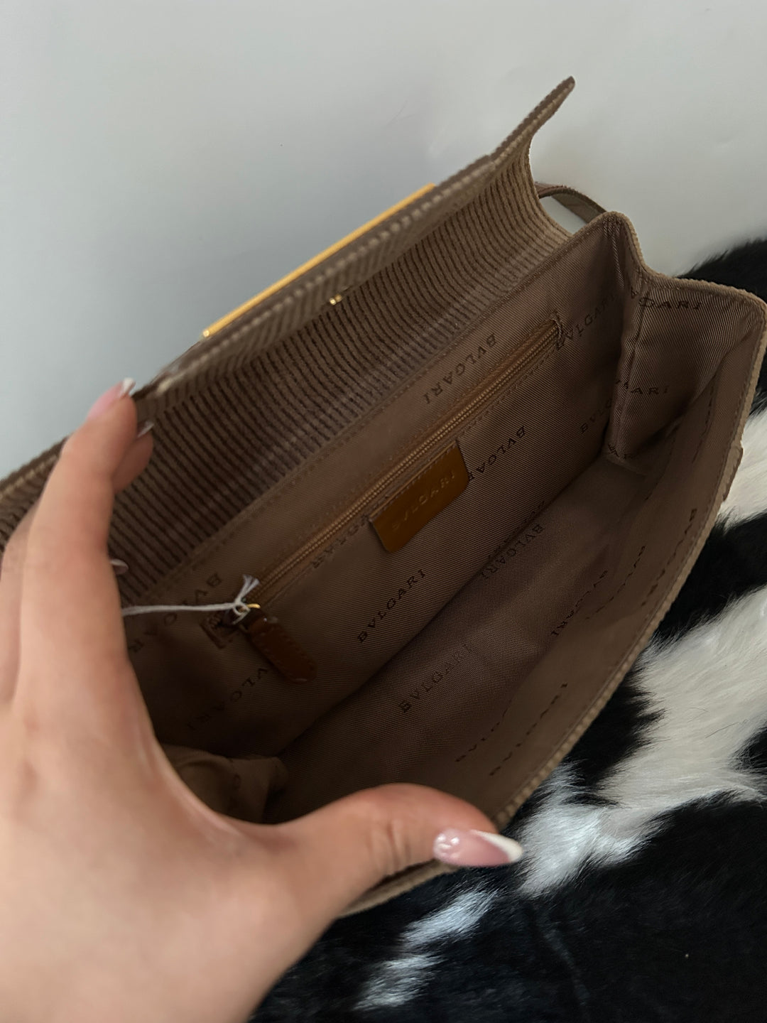 BVLGARI Caramel Corduroy & Patent Leather Shoulder Bag 🤎🍮｜Corduroy Mix × Patent Leather Trim × Compact Chic