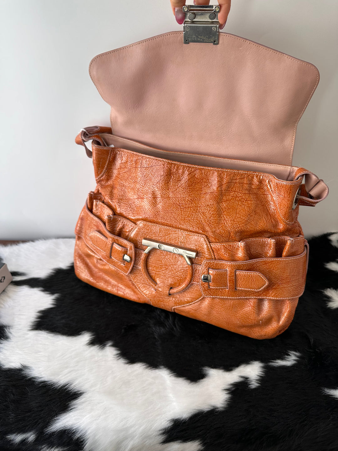 Ferragamo Large Gancini Hobo Bag 🧡🤎｜Oversized Horseshoe Logo × Lightweight Design × Spacious Everyday Carry