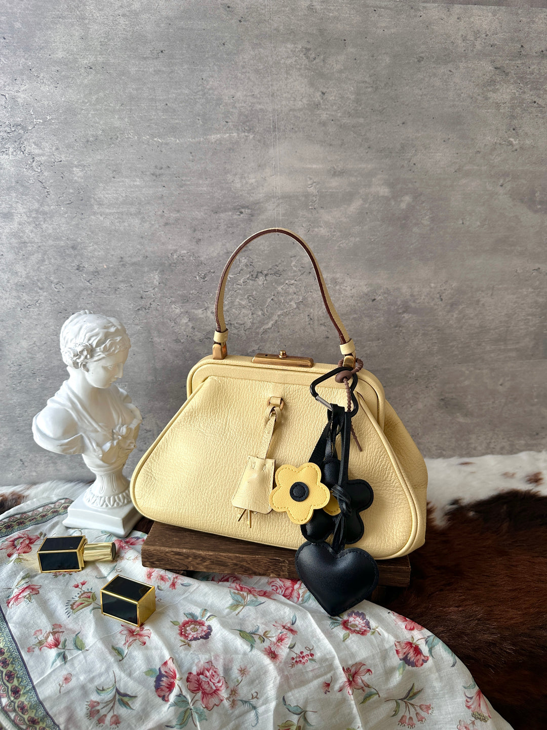 Prada Butter Yellow Kiss Lock Top Handle Bag 💛｜Soft Butter Tone｜Sweet Evening Style｜Fits Your Phone