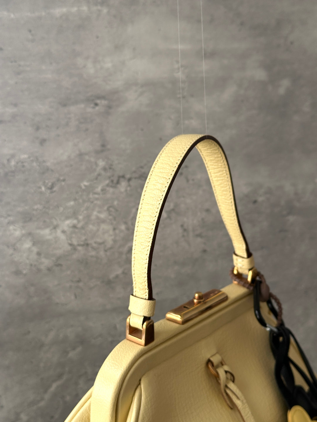 Prada Butter Yellow Kiss Lock Top Handle Bag 💛｜Soft Butter Tone｜Sweet Evening Style｜Fits Your Phone