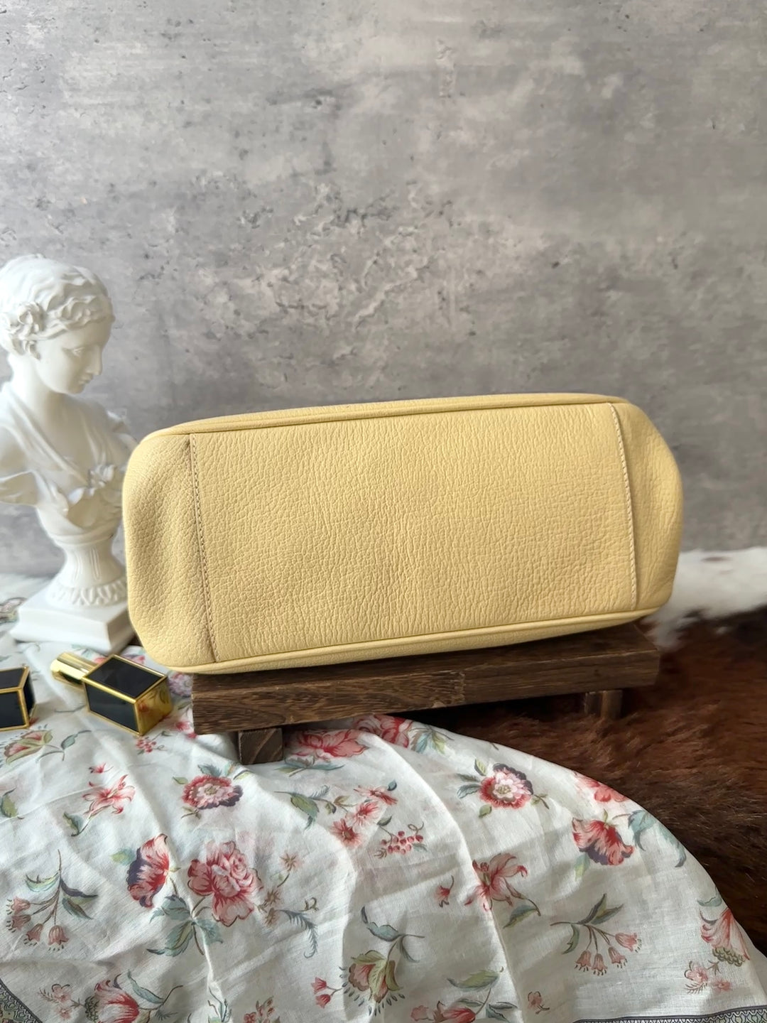 Prada Butter Yellow Kiss Lock Top Handle Bag 💛｜Soft Butter Tone｜Sweet Evening Style｜Fits Your Phone