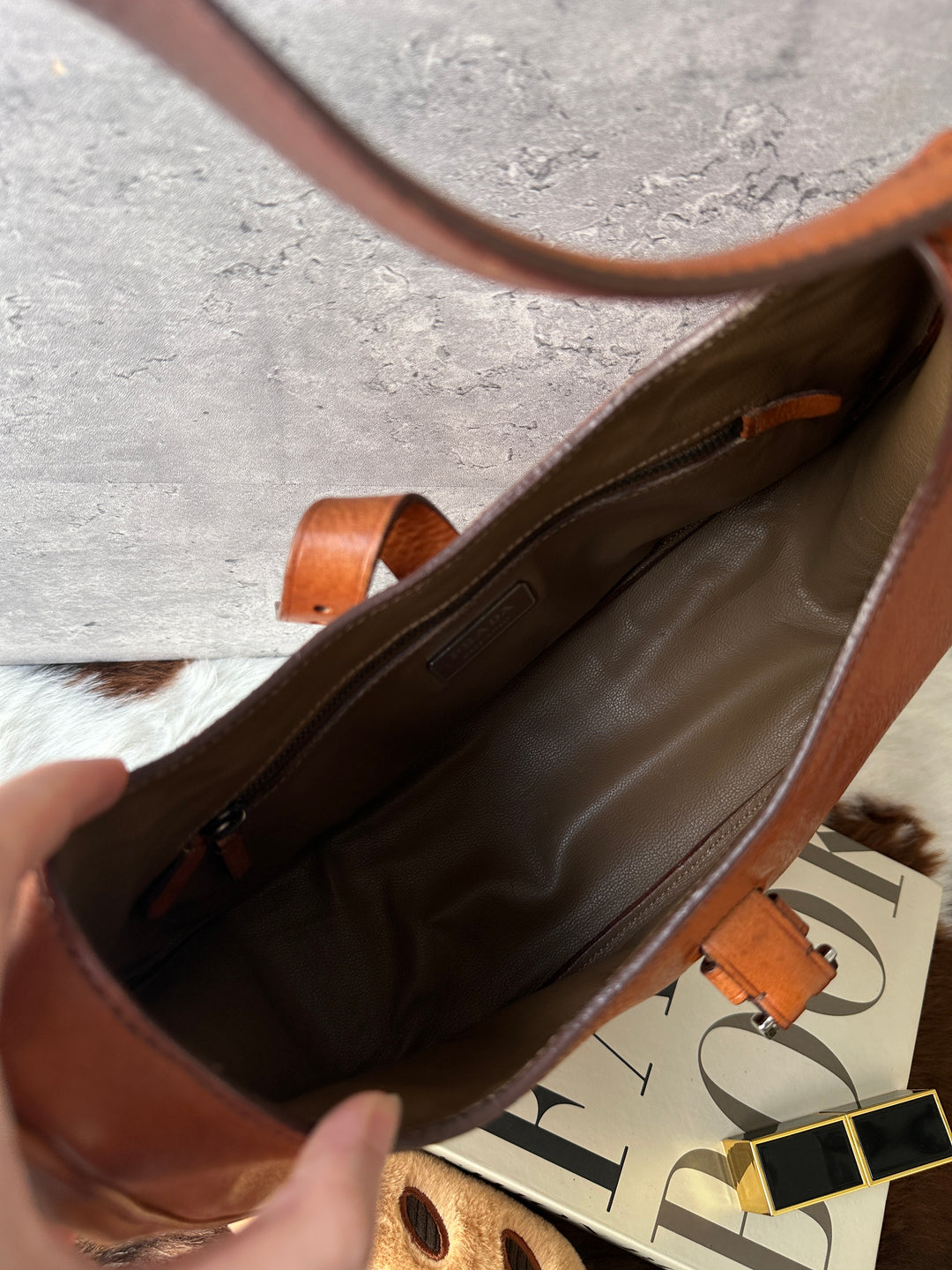 PRADA Half-Moon Hobo Bag 😻｜Caramel Brown Leather｜Soft Curved Shape｜Everyday Capacity