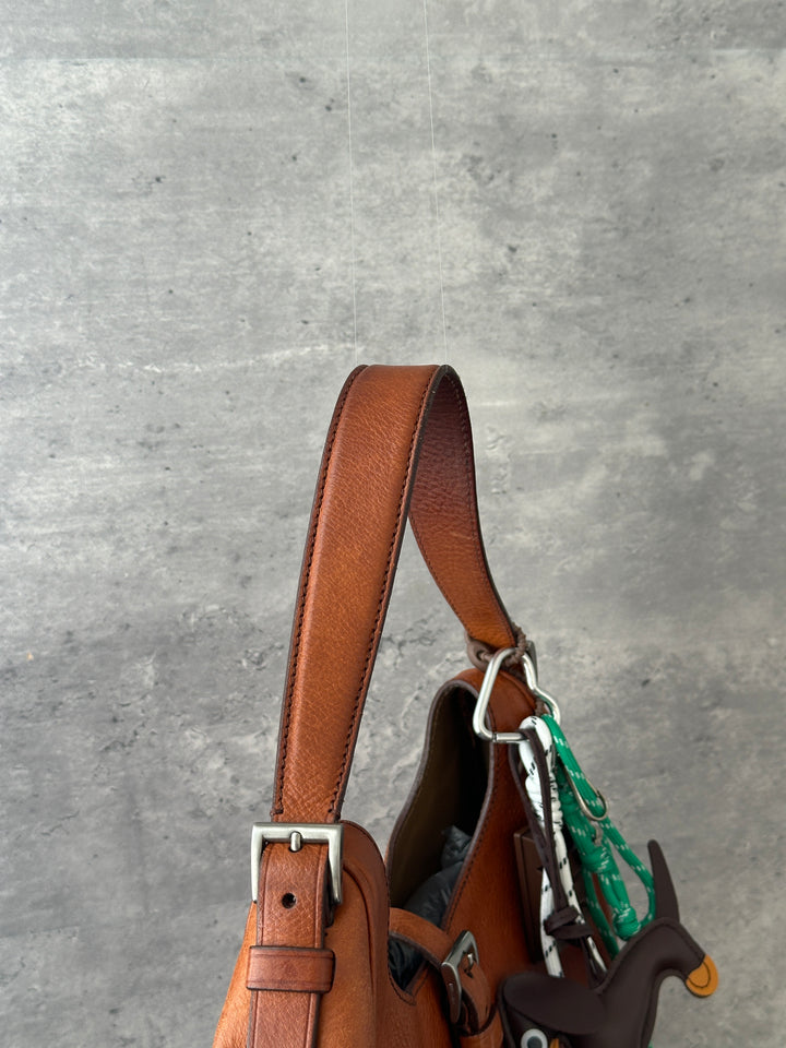 PRADA Half-Moon Hobo Bag 😻｜Caramel Brown Leather｜Soft Curved Shape｜Everyday Capacity