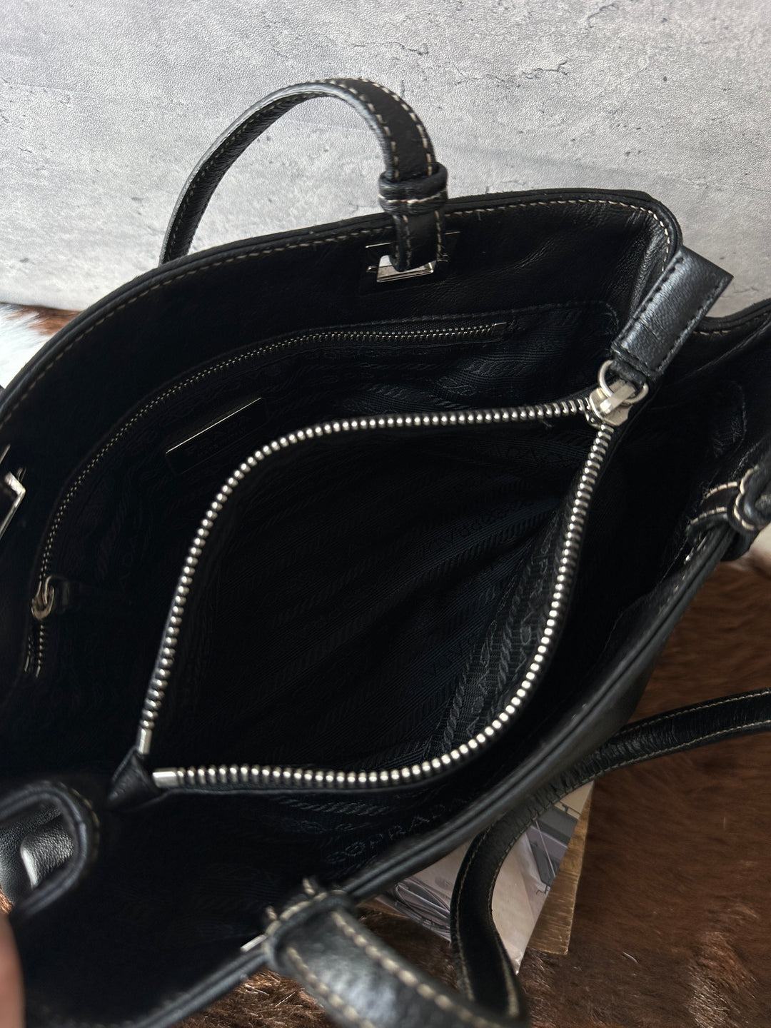 Prada Lambskin Shoulder Bag 🖤｜Rare Full Leather｜Compact Size｜Great Value
