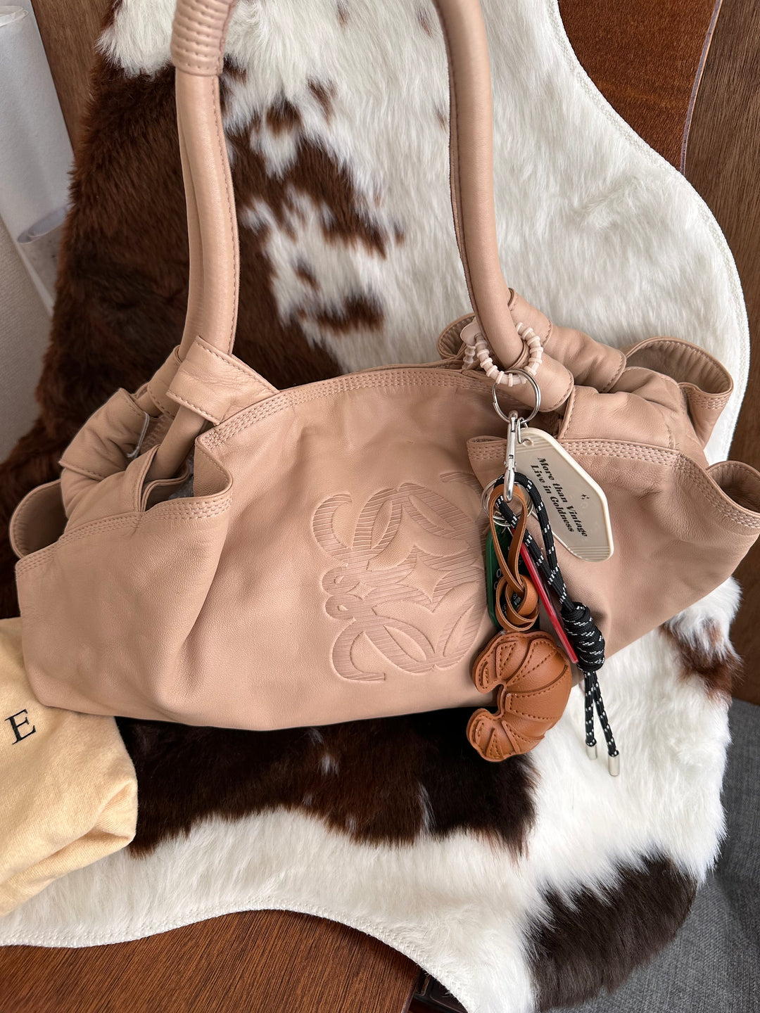 Loewe Lambskin Cloud Shoulder Bag 🤎✨｜Supple Lambskin Leather × Sculpted Cloud Silhouette × Rare Milk Tea Shade
