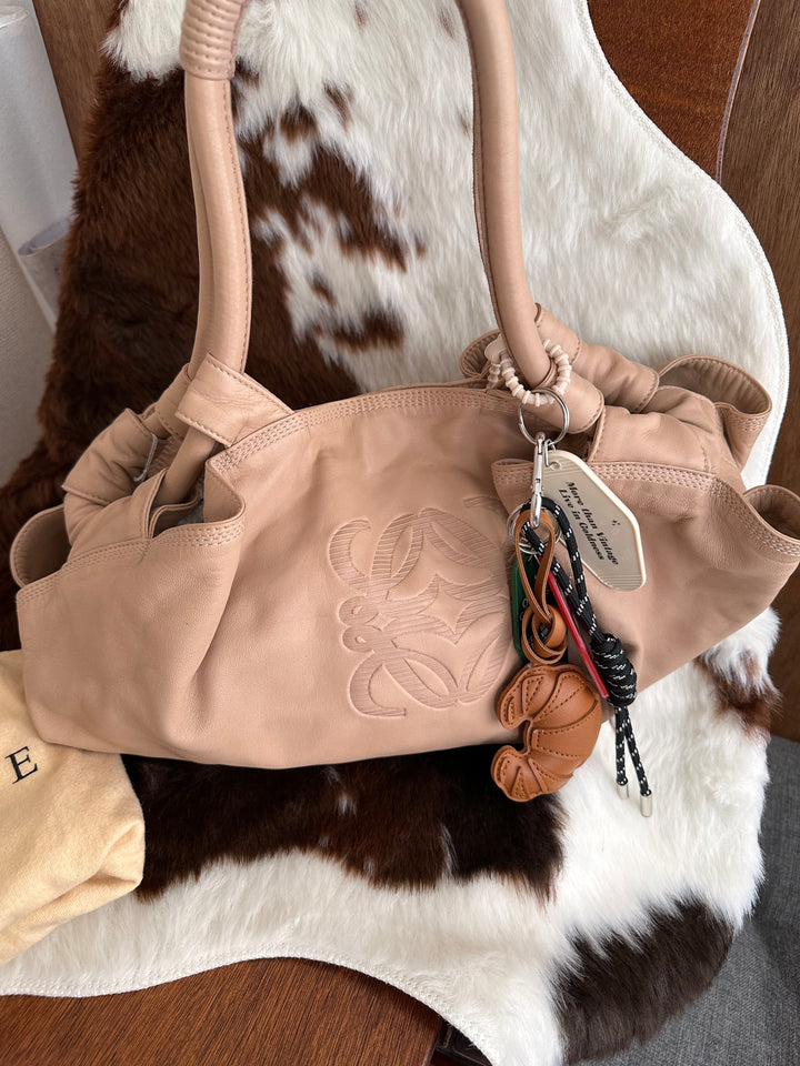 Loewe Lambskin Cloud Shoulder Bag 🤎✨｜Supple Lambskin Leather × Sculpted Cloud Silhouette × Rare Milk Tea Shade