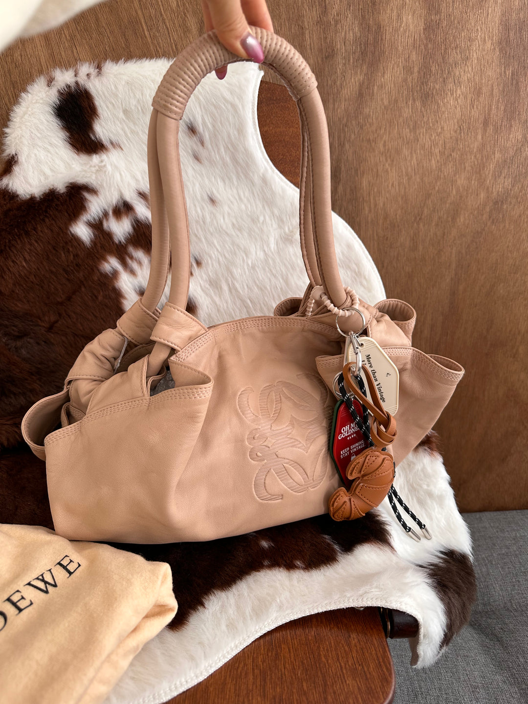 Loewe Lambskin Cloud Shoulder Bag 🤎✨｜Supple Lambskin Leather × Sculpted Cloud Silhouette × Rare Milk Tea Shade