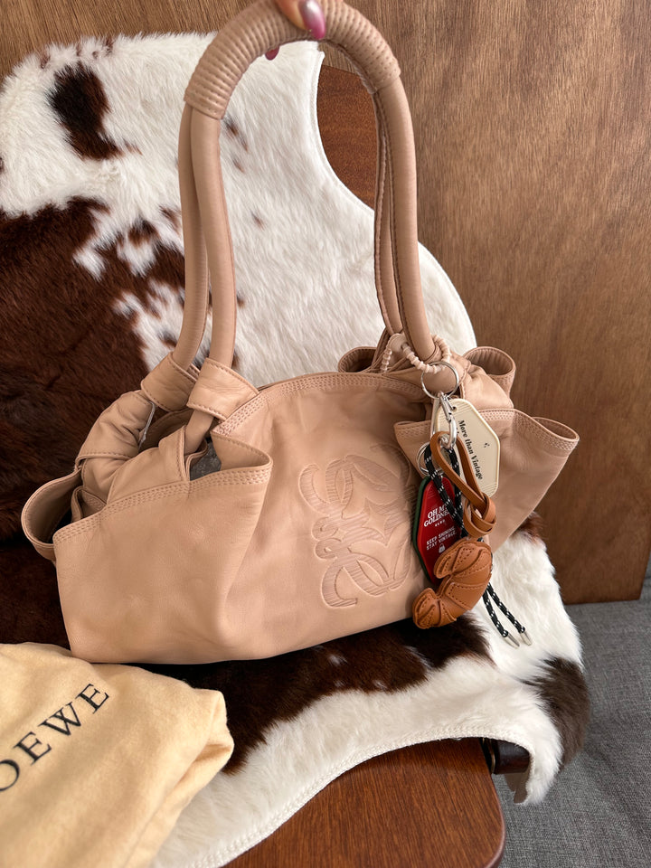 Loewe Lambskin Cloud Shoulder Bag 🤎✨｜Supple Lambskin Leather × Sculpted Cloud Silhouette × Rare Milk Tea Shade