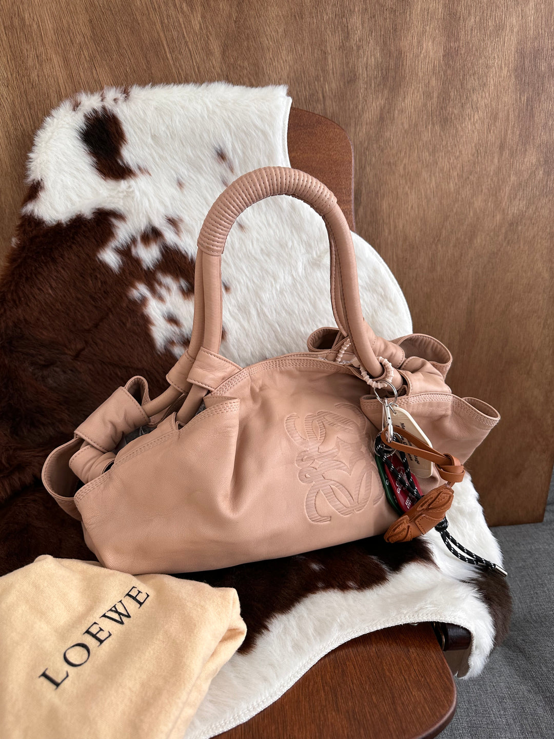 Loewe Lambskin Cloud Shoulder Bag 🤎✨｜Supple Lambskin Leather × Sculpted Cloud Silhouette × Rare Milk Tea Shade