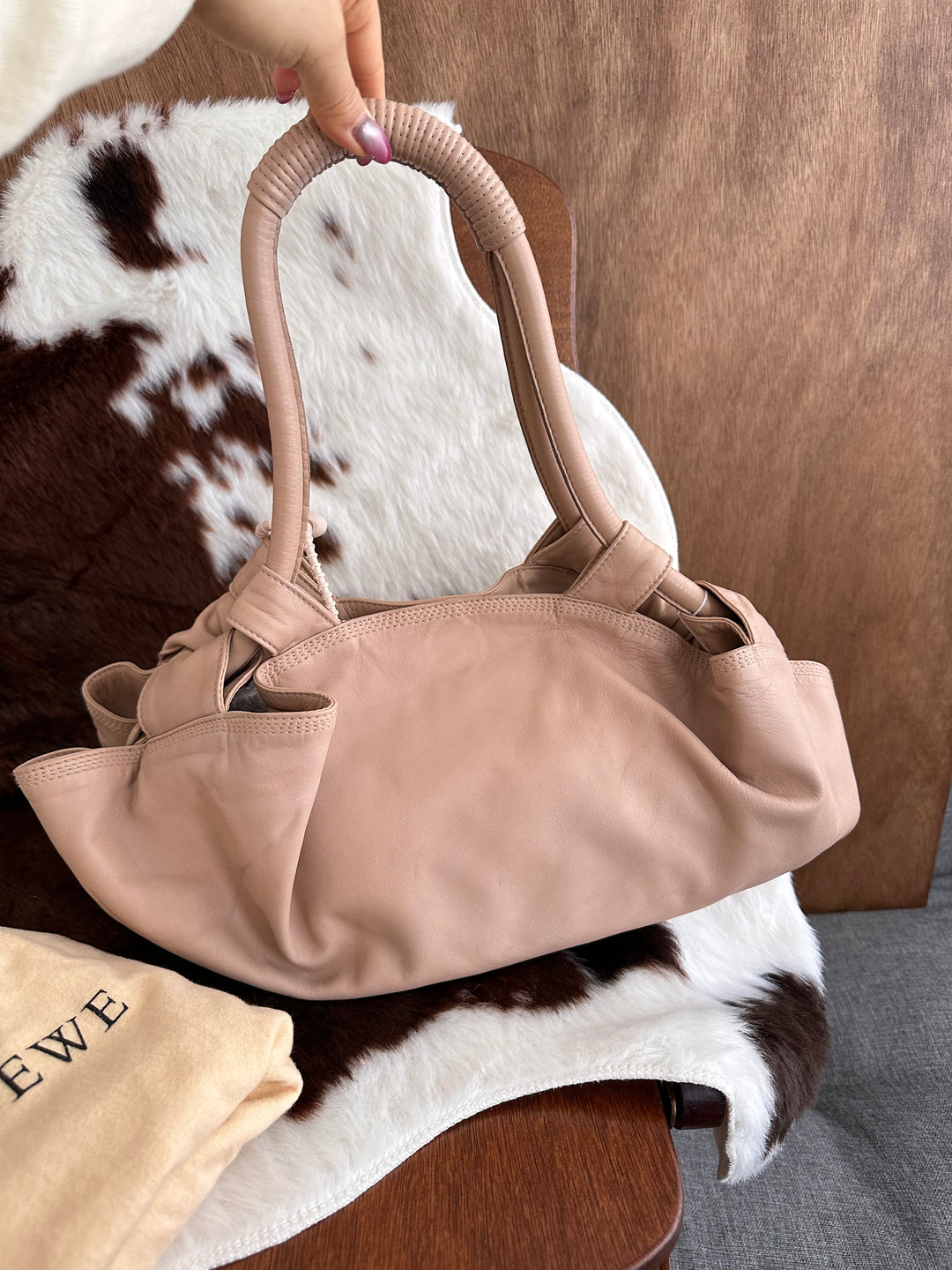 Loewe Lambskin Cloud Shoulder Bag 🤎✨｜Supple Lambskin Leather × Sculpted Cloud Silhouette × Rare Milk Tea Shade