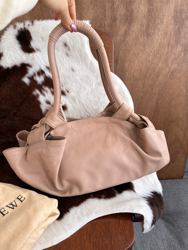 Loewe Lambskin Cloud Shoulder Bag 🤎✨｜Supple Lambskin Leather × Sculpted Cloud Silhouette × Rare Milk Tea Shade