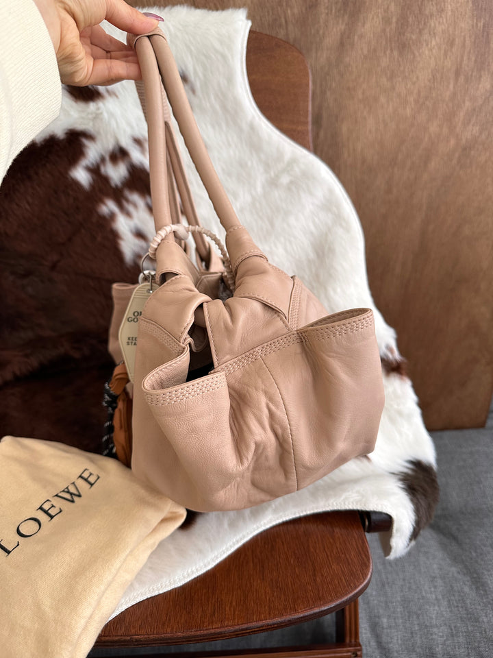 Loewe Lambskin Cloud Shoulder Bag 🤎✨｜Supple Lambskin Leather × Sculpted Cloud Silhouette × Rare Milk Tea Shade