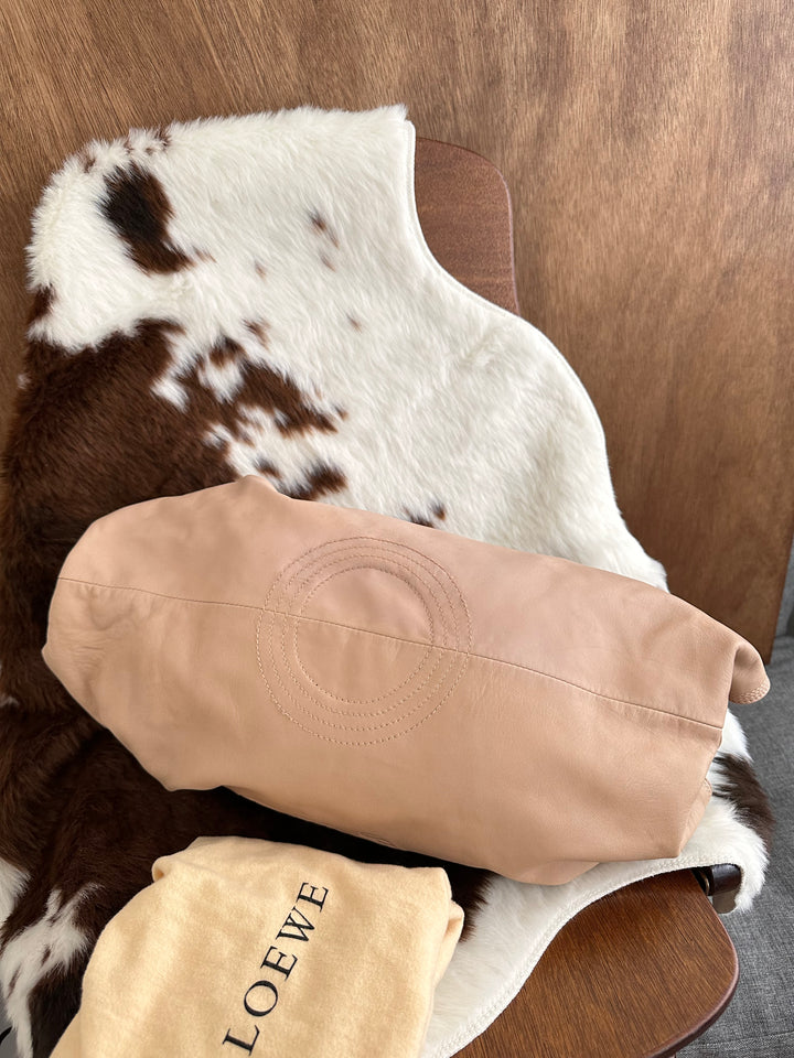 Loewe Lambskin Cloud Shoulder Bag 🤎✨｜Supple Lambskin Leather × Sculpted Cloud Silhouette × Rare Milk Tea Shade
