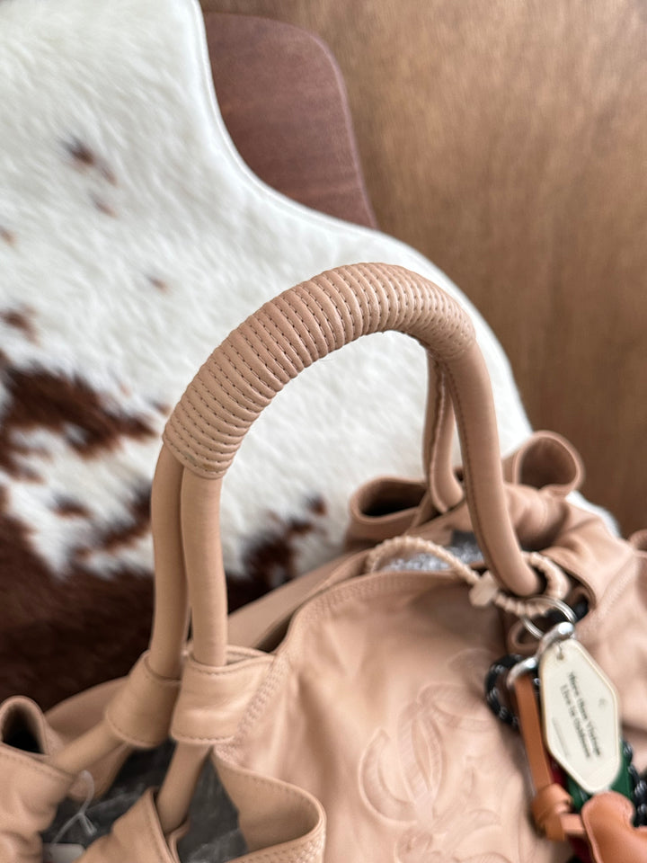 Loewe Lambskin Cloud Shoulder Bag 🤎✨｜Supple Lambskin Leather × Sculpted Cloud Silhouette × Rare Milk Tea Shade