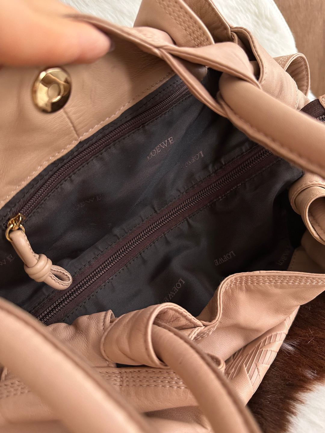 Loewe Lambskin Cloud Shoulder Bag 🤎✨｜Supple Lambskin Leather × Sculpted Cloud Silhouette × Rare Milk Tea Shade