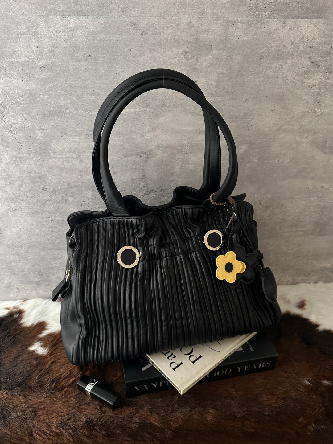 BVLGARI Pleated Leather Shoulder Bag 🖤｜Sculptural Pleats｜Signature Ring Hardware｜Everyday Elegance