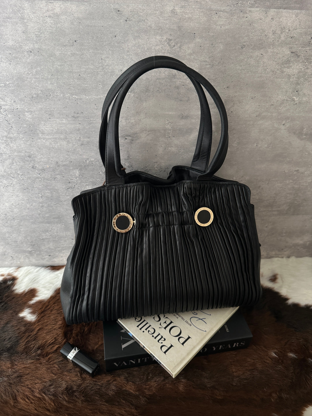 BVLGARI Pleated Leather Shoulder Bag 🖤｜Sculptural Pleats｜Signature Ring Hardware｜Everyday Elegance