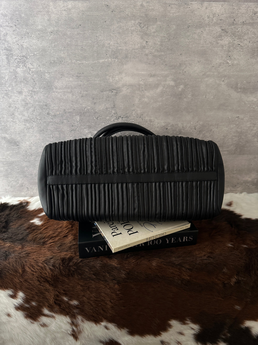 BVLGARI Pleated Leather Shoulder Bag 🖤｜Sculptural Pleats｜Signature Ring Hardware｜Everyday Elegance