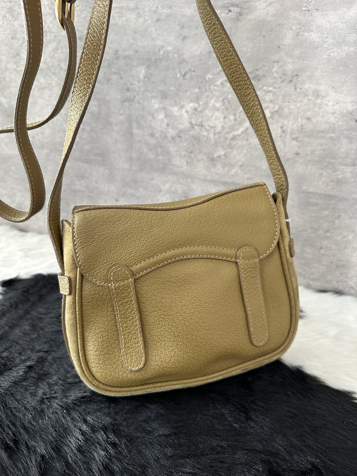 Gucci Saddle-Style Crossbody Bag ✨｜Rare Silhouette × Compact & Practical × Vintage Charm