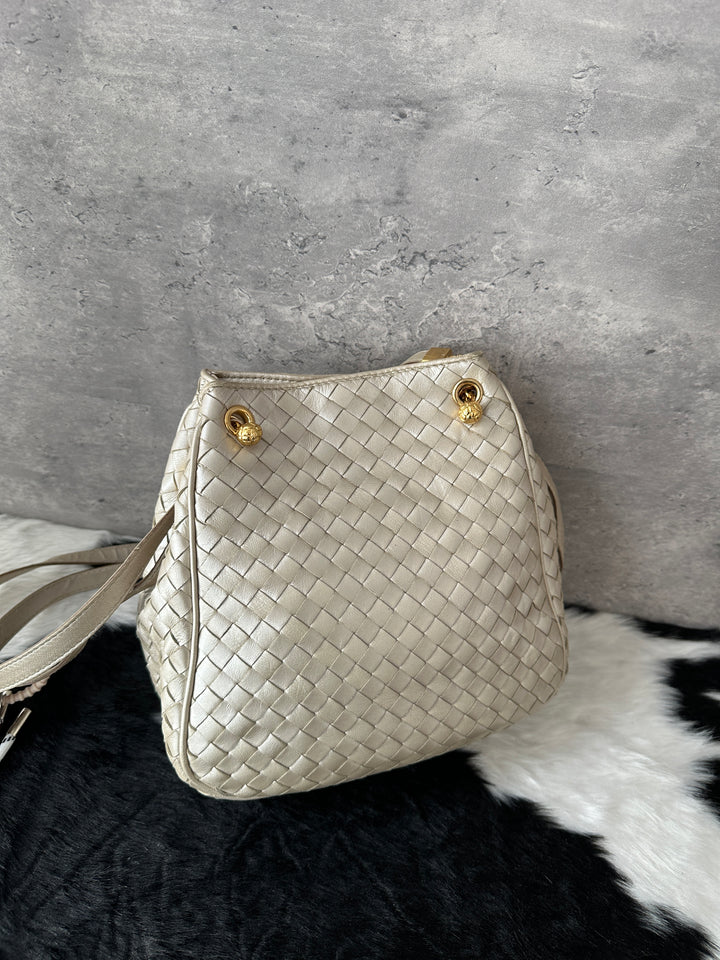 Bottega Veneta Intrecciato Gold Ball Bucket Bag 🤍✨｜Iconic Weave, Luminous Pearl Tone, Excellent Capacity
