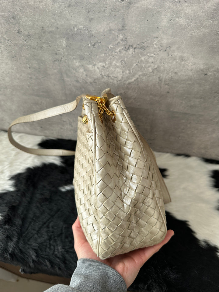 Bottega Veneta Intrecciato Gold Ball Bucket Bag 🤍✨｜Iconic Weave, Luminous Pearl Tone, Excellent Capacity