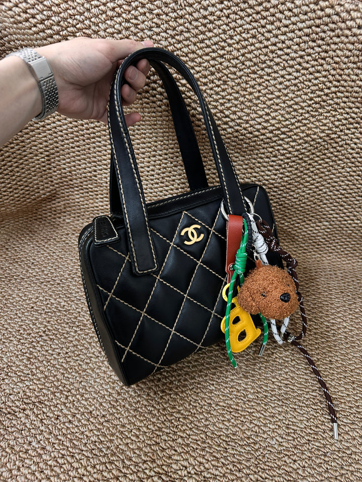 CHANEL Rare External Stitch Small Tote – Black Lambskin with Contrast Stitching 👜