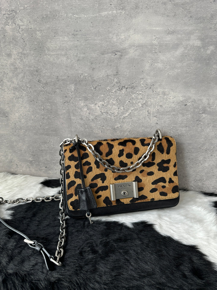 Prada Leopard Haircalf Chain Bag 🐆⛓️🔒｜Padlock Closure, Rare Material, Functional Interior
