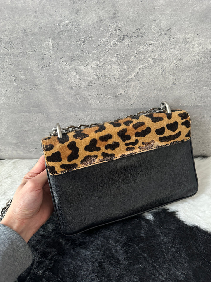 Prada Leopard Haircalf Chain Bag 🐆⛓️🔒｜Padlock Closure, Rare Material, Functional Interior