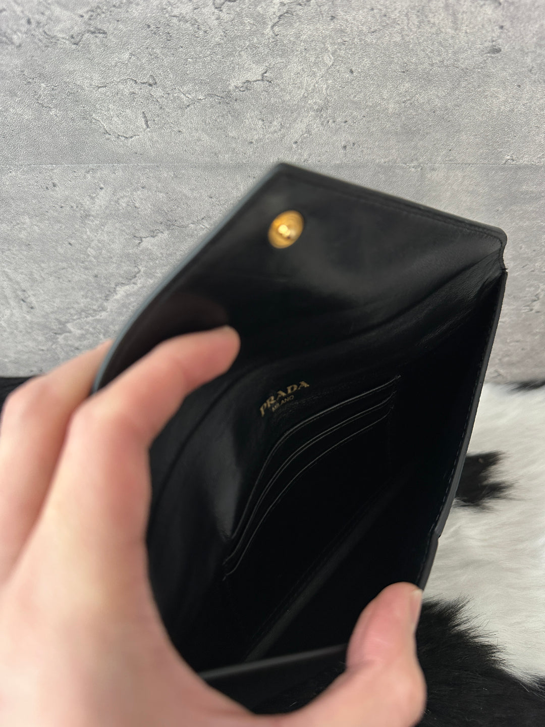 PRADA Envelope Long Wallet 🖤✨｜Gold Logo, Saffiano Leather, Timeless Design