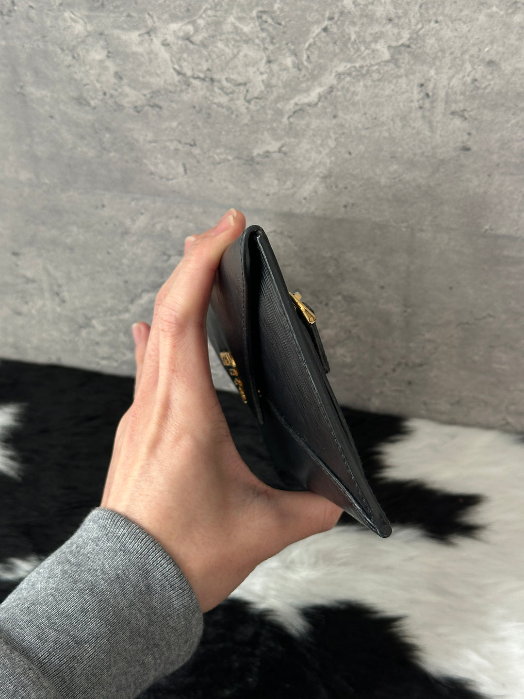 PRADA Envelope Long Wallet 🖤✨｜Gold Logo, Saffiano Leather, Timeless Design