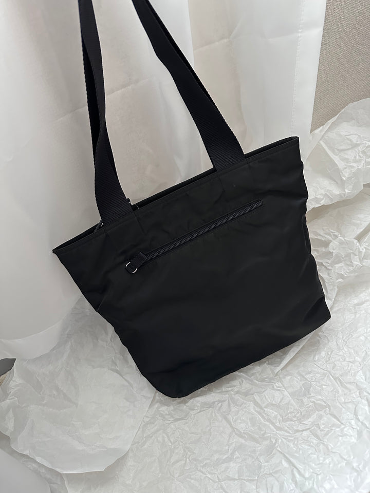 Prada Nylon Zipper Tote 🖤✨ Light & Practical Everyday Bag