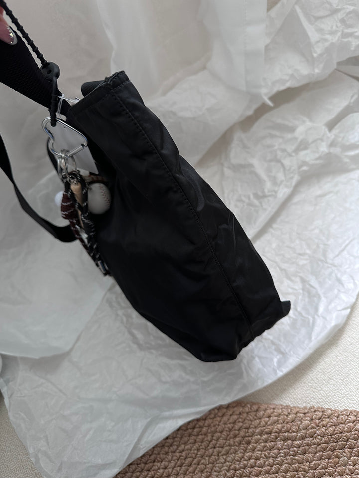 Prada Nylon Zipper Tote 🖤✨ Light & Practical Everyday Bag