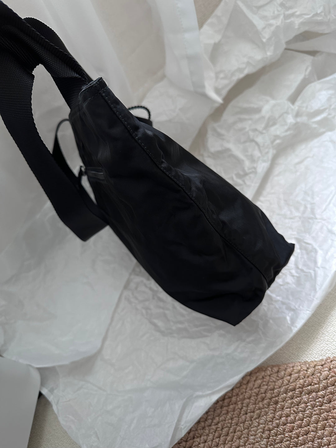 Prada Nylon Zipper Tote 🖤✨ Light & Practical Everyday Bag