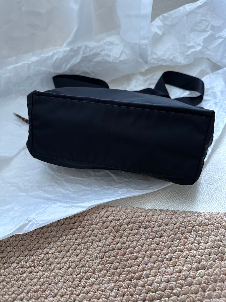 Prada Nylon Zipper Tote 🖤✨ Light & Practical Everyday Bag