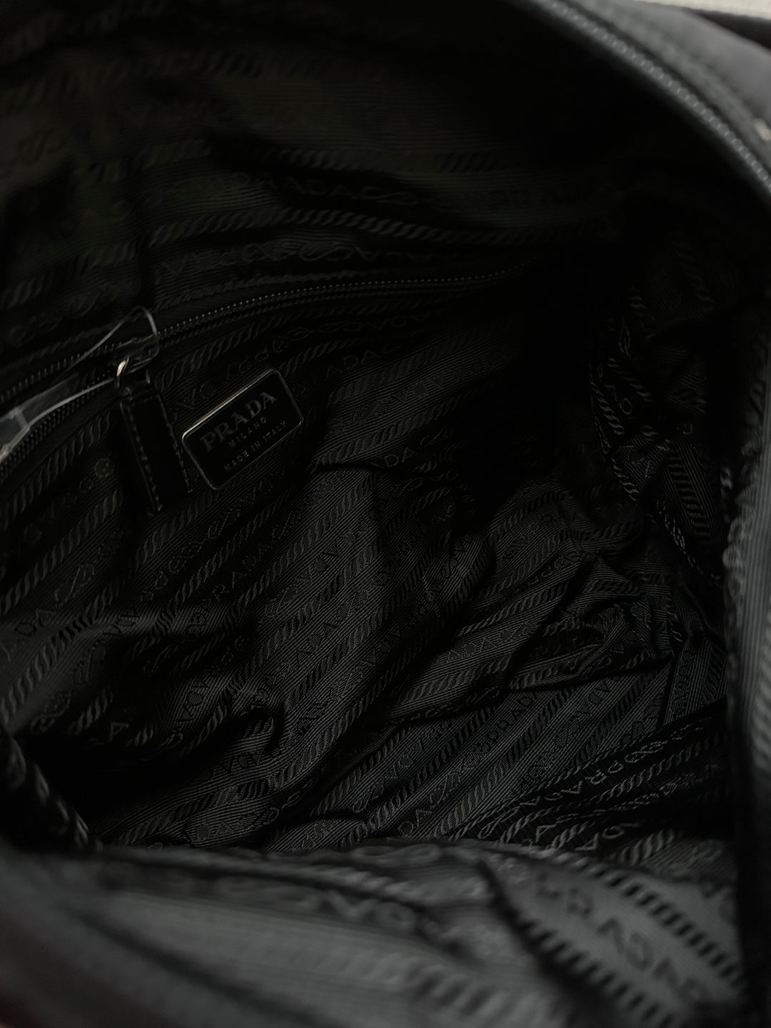 Prada Nylon Zipper Tote 🖤✨ Light & Practical Everyday Bag