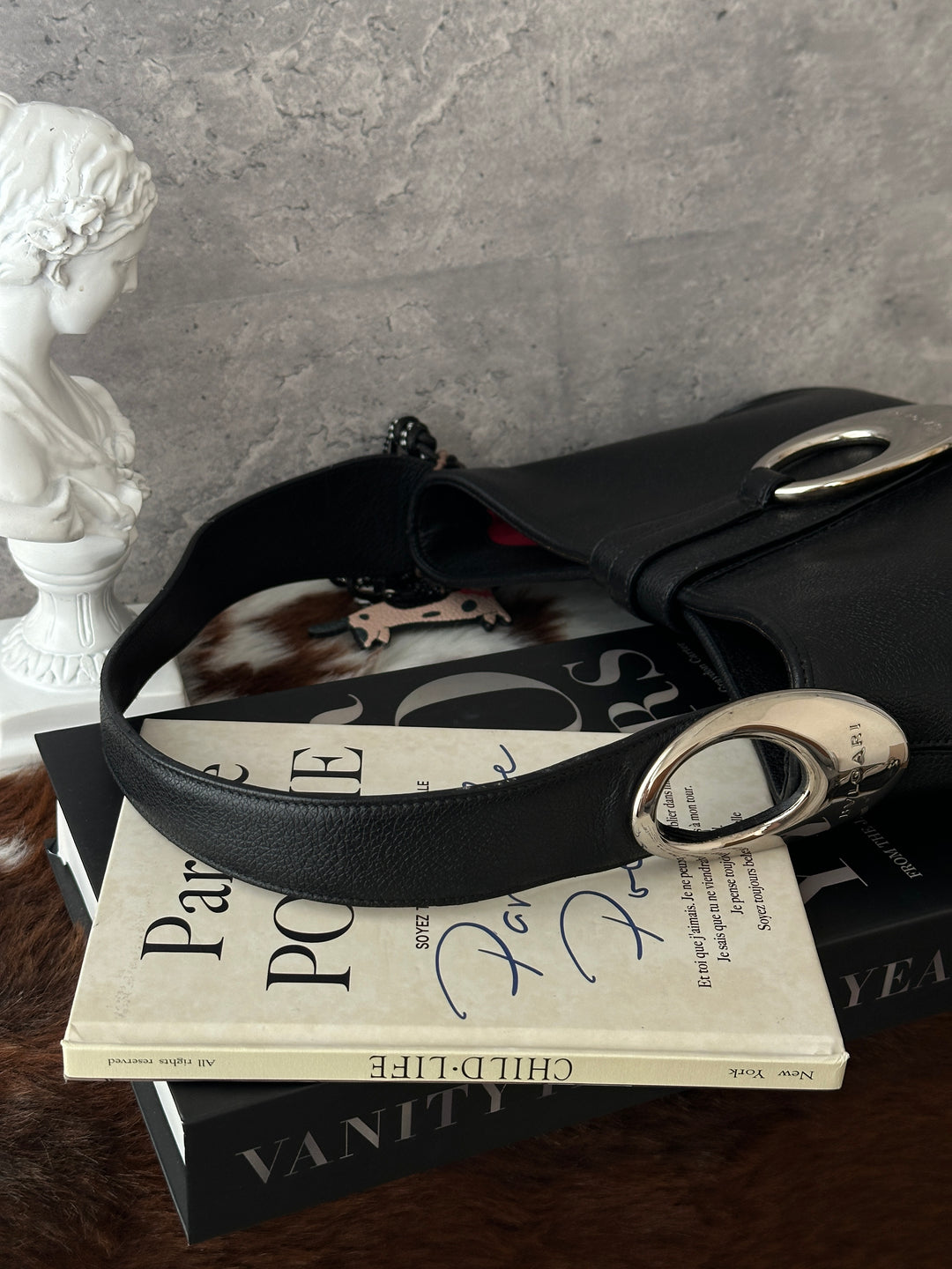 BVLGARI Leather Hobo Bag 🖤｜Sculptural Logo Hardware｜Supple Black Leather｜Understated Everyday Design