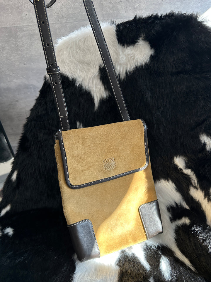 LOEWE Anagram Cowhide Suede Shoulder Bag 🤎｜Suede Texture × Anagram Detail × Adjustable Strap✨