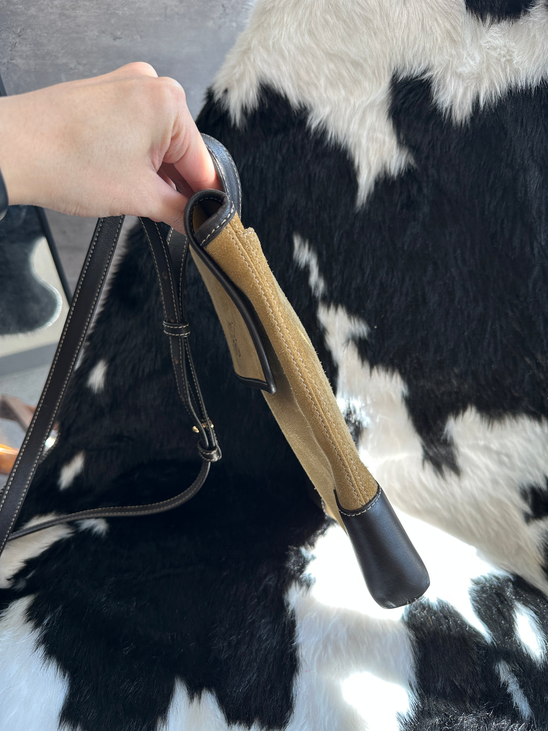 LOEWE Anagram Cowhide Suede Shoulder Bag 🤎｜Suede Texture × Anagram Detail × Adjustable Strap✨