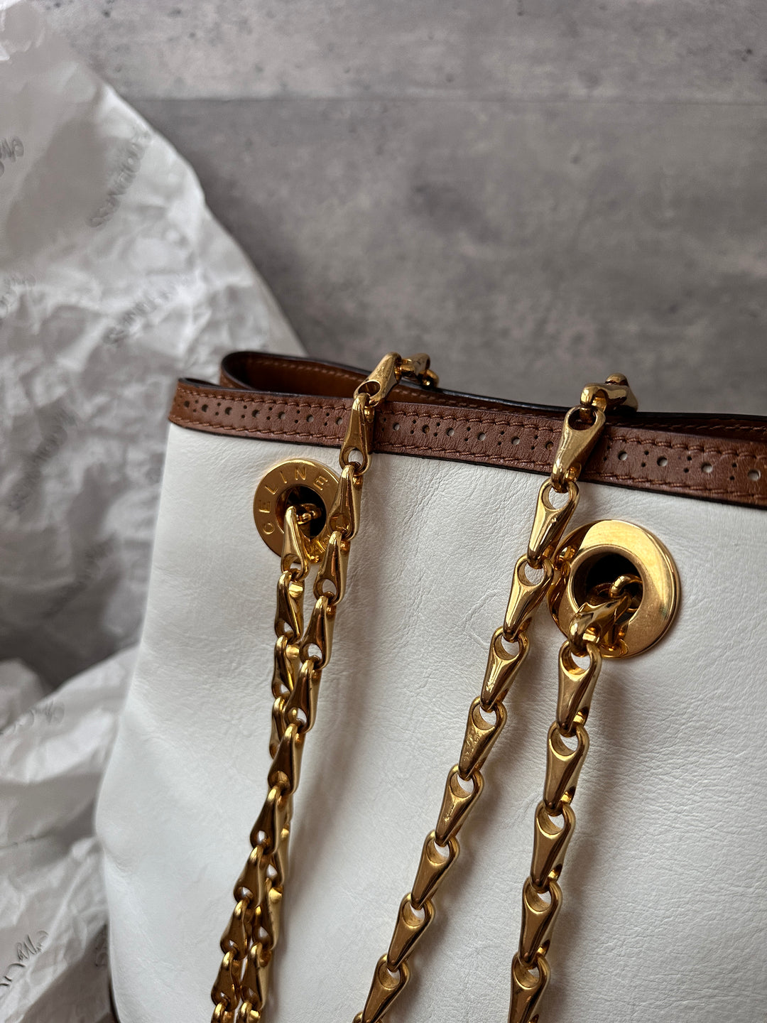 CELINE Two-Tone Caramel & White Bucket Bag ✨｜Rare, Chic & Functional