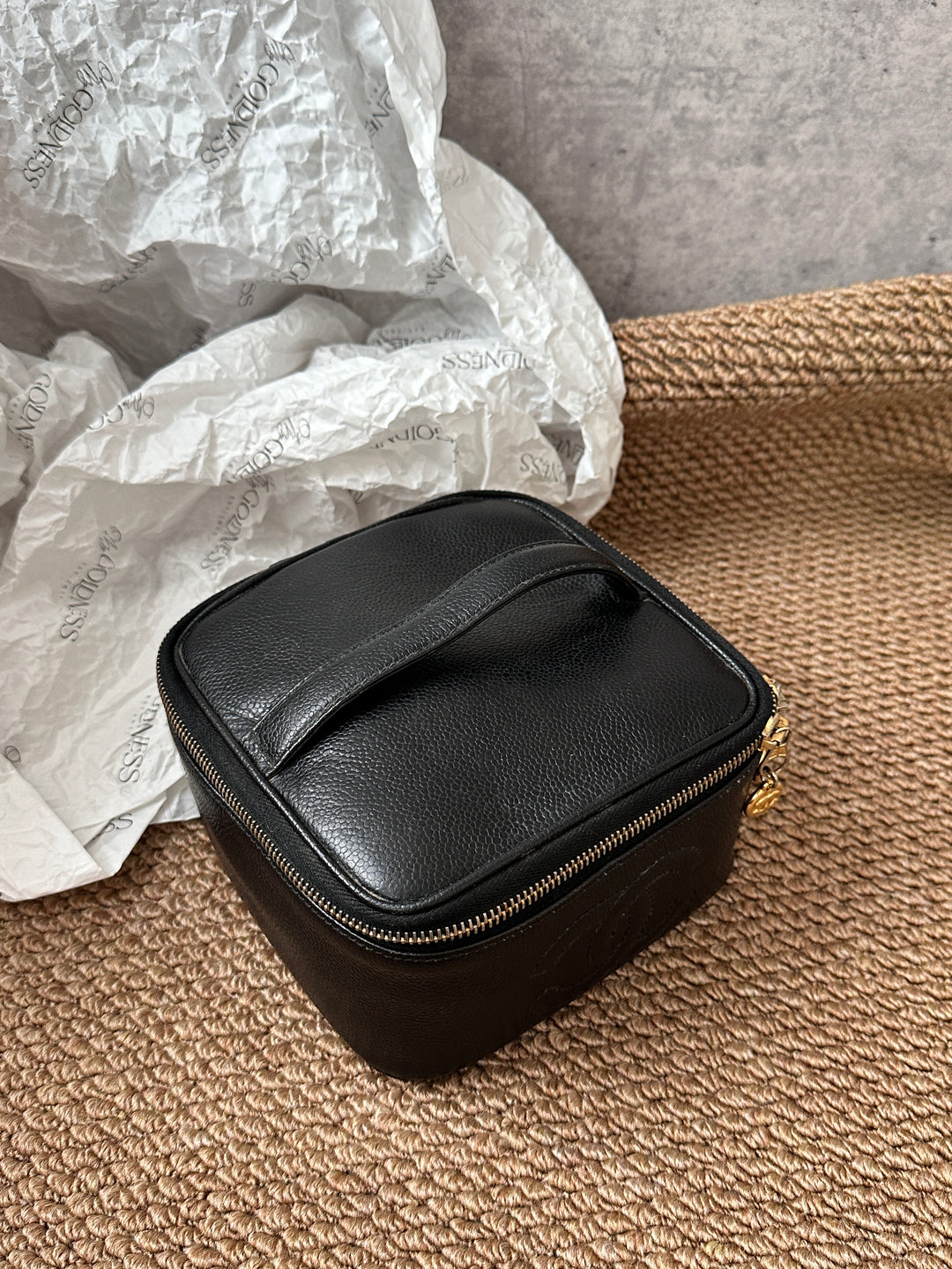 Chanel Black Caviar Leather Vanity Case with Gold Double Zippers ✨｜Compact, Chic & Functional