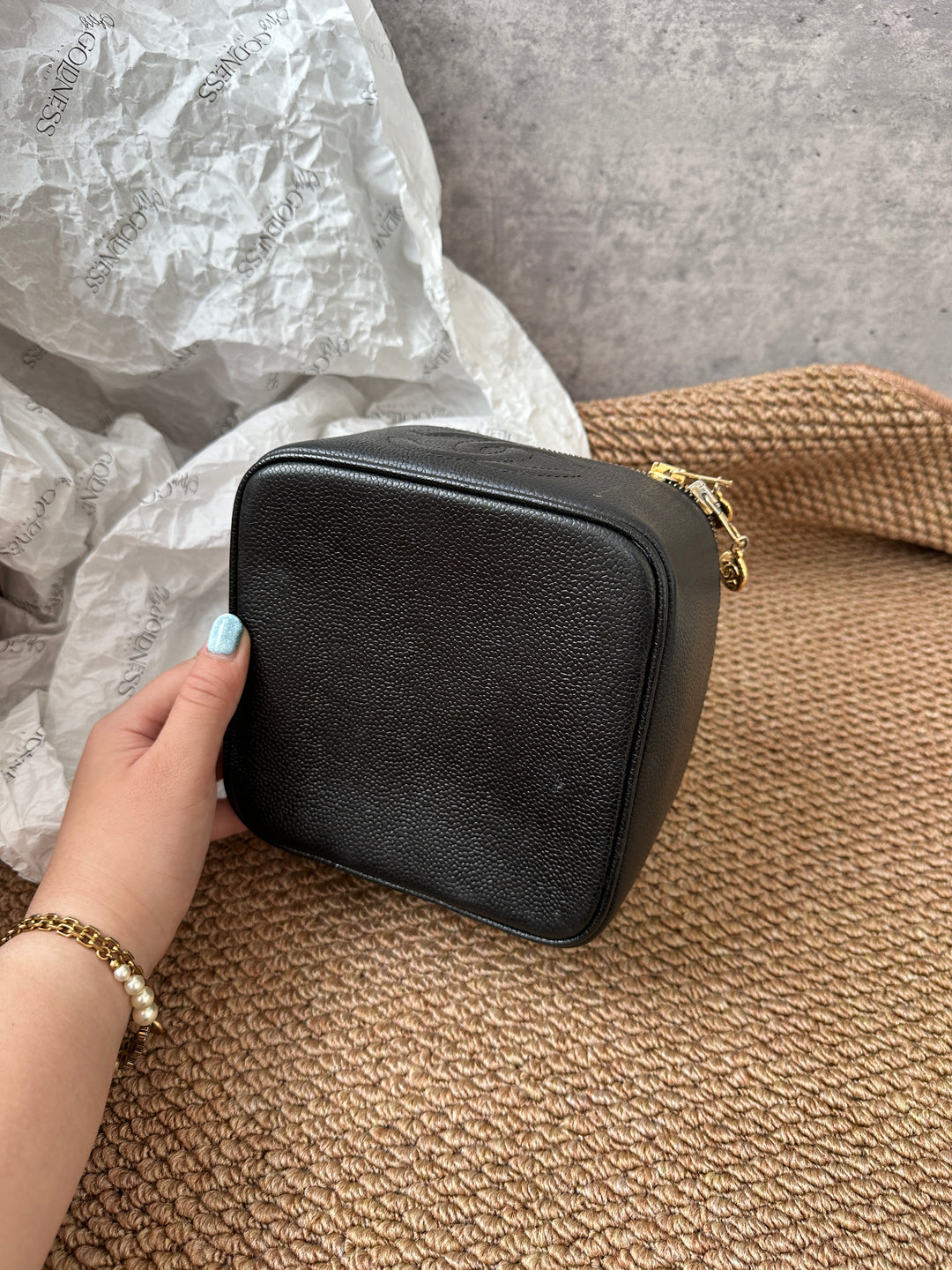 Chanel Black Caviar Leather Vanity Case with Gold Double Zippers ✨｜Compact, Chic & Functional