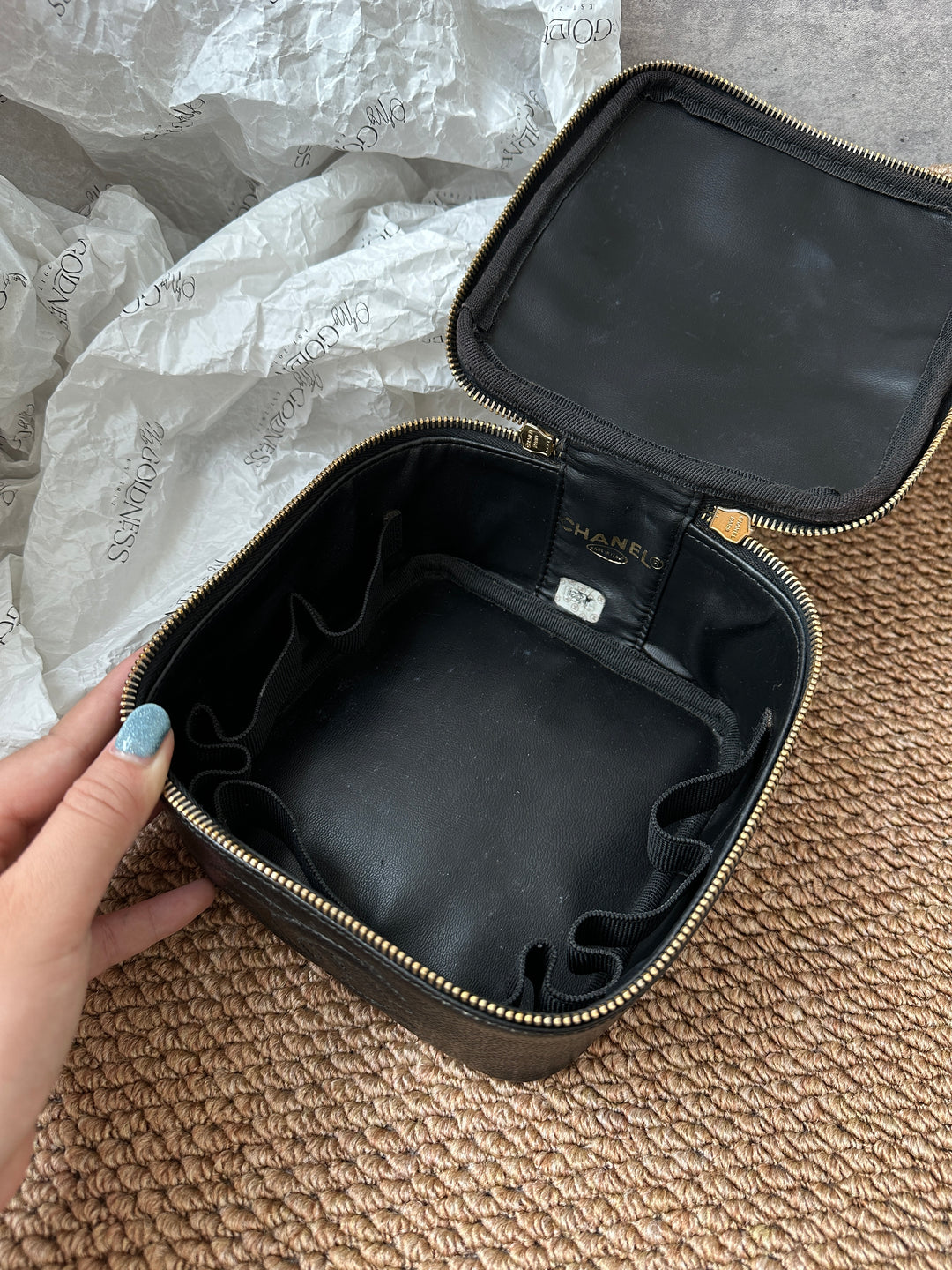 Chanel Black Caviar Leather Vanity Case with Gold Double Zippers ✨｜Compact, Chic & Functional