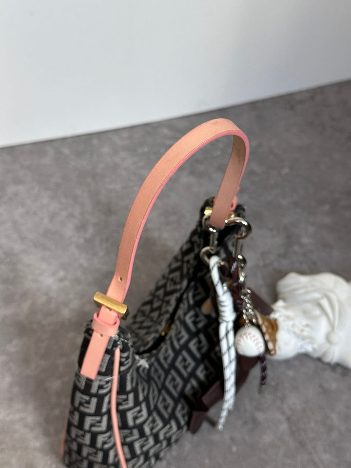 FENDI Zucca Pattern Shoulder Bag 💗｜Pink Leather Trim × Gold Hardware × Logo Canvas