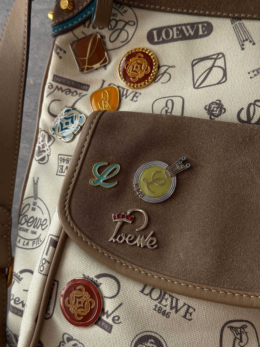 LOEWE 160th Anniversary Limited Crossbody Bag 🤎🩵｜Archive Logo Print｜Metal Emblem Details｜Collectible Edition
