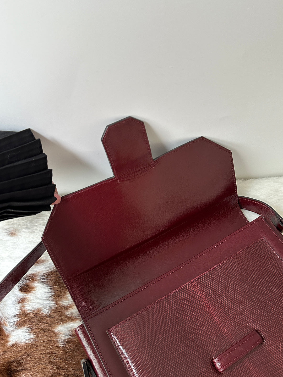 Saint Laurent Lizard Embossed Shoulder Bag ❤️｜Vintage Burgundy Tone・YSL Monogram Interior・Adjustable Strap