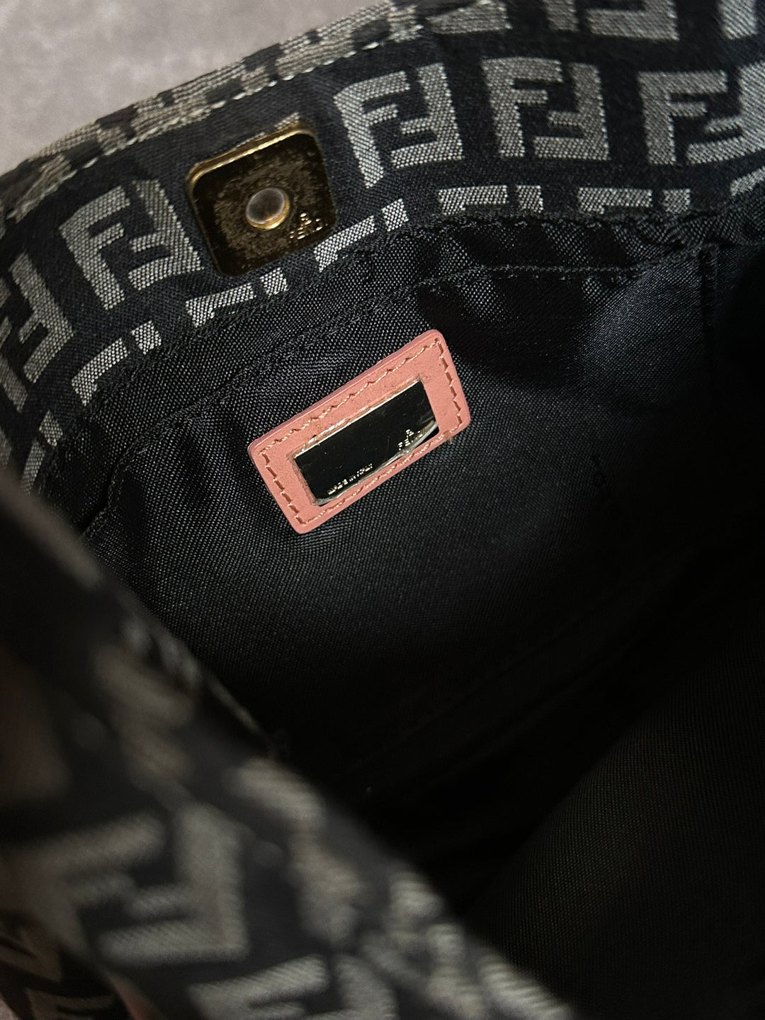 FENDI Zucca Pattern Shoulder Bag 💗｜Pink Leather Trim × Gold Hardware × Logo Canvas
