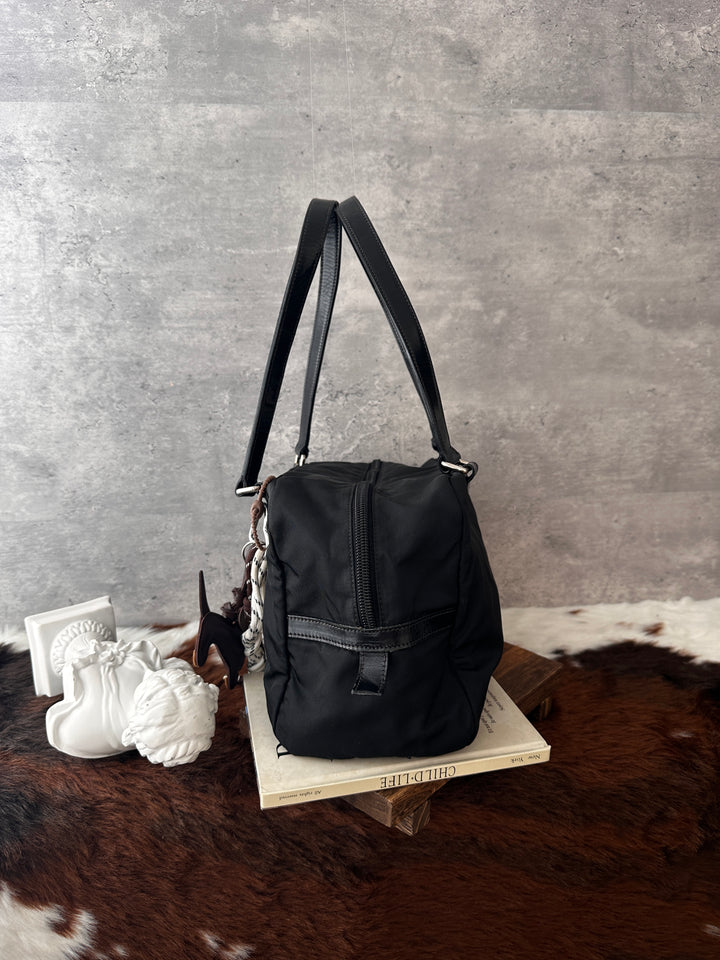PRADA Nylon Shoulder Bag 🖤✨｜Embossed Logo Detail｜Lightweight Design｜Generous Capacity